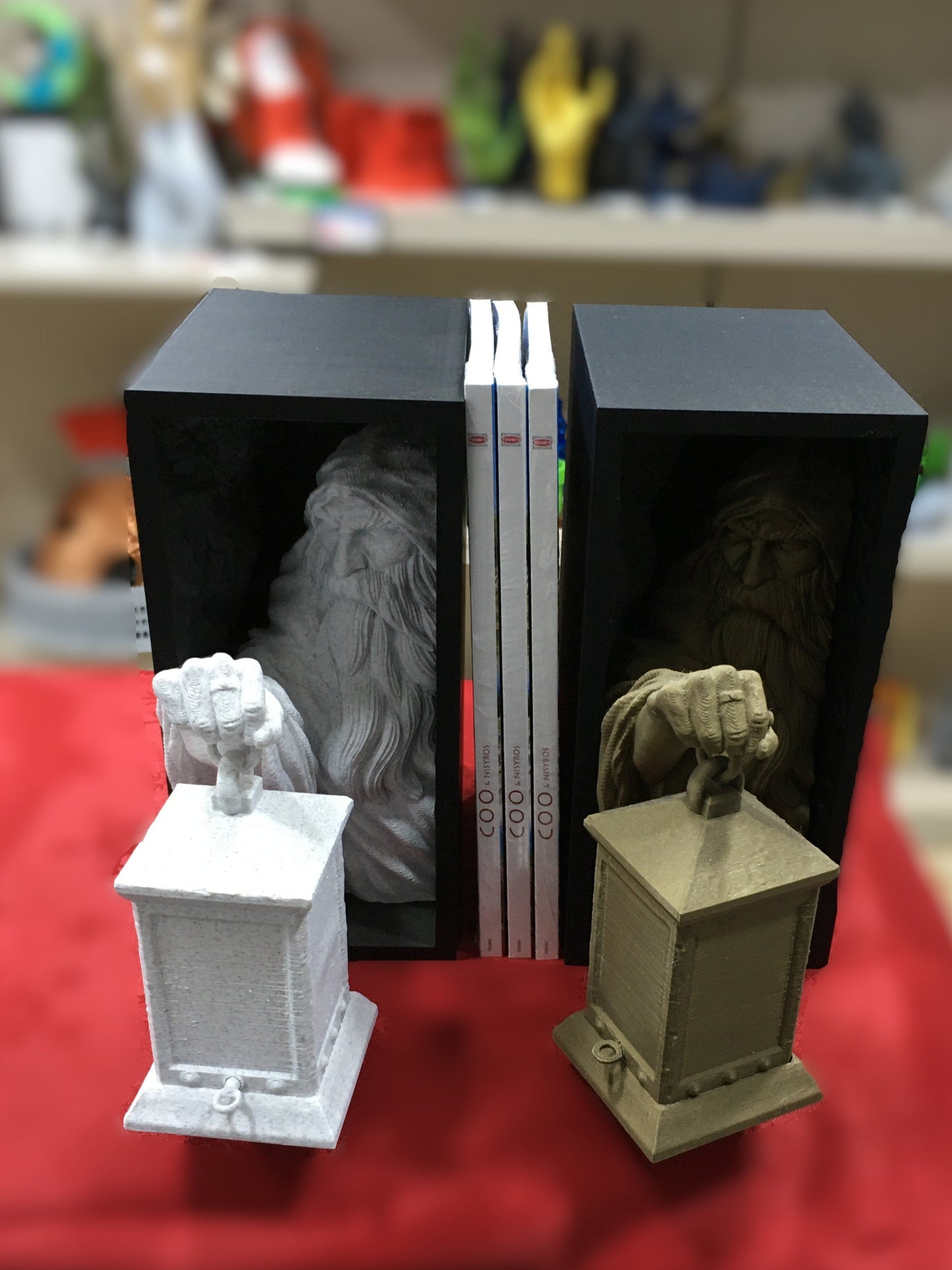 Dark Age Book Nook (Black-Bronze)